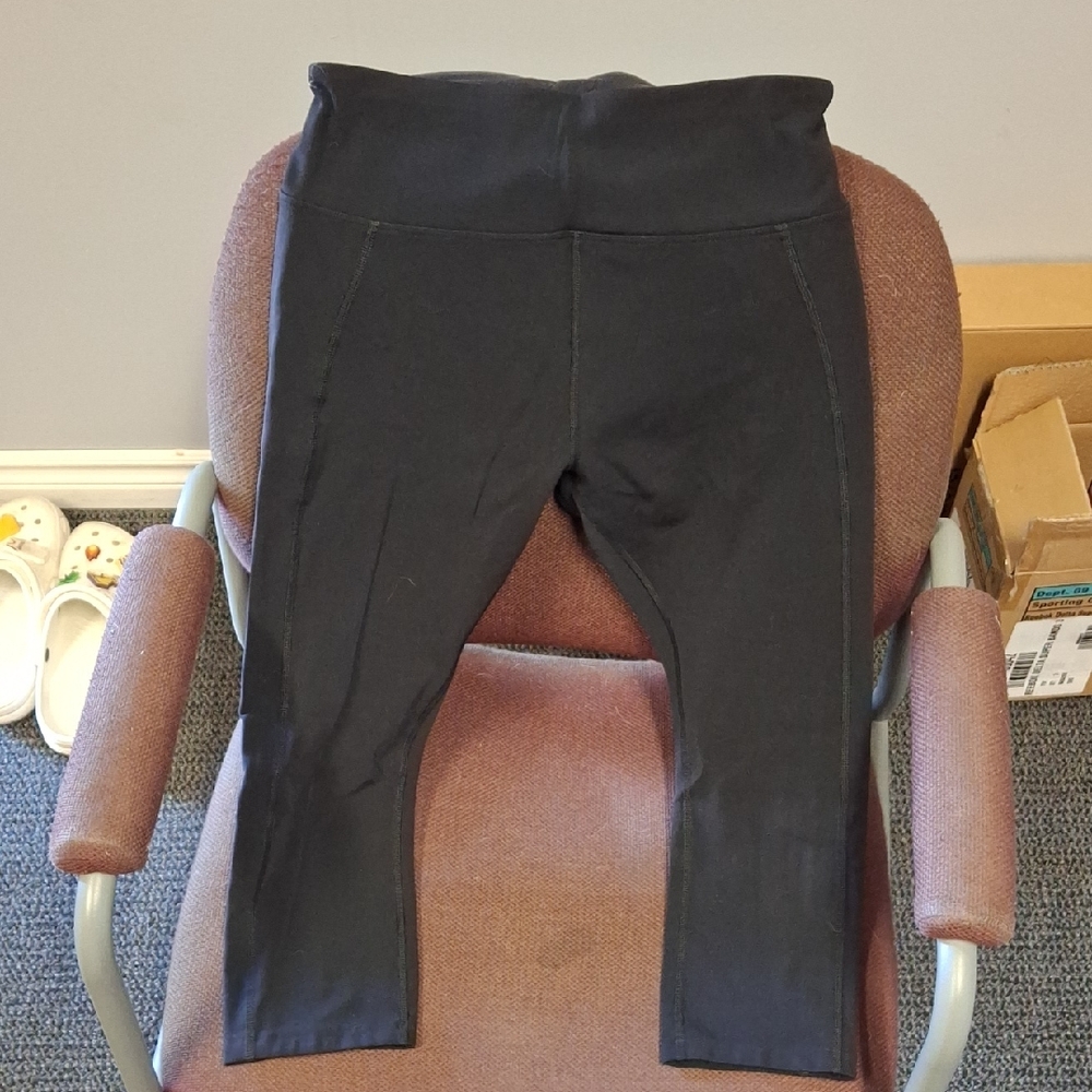 Lorna Jane Black Capris